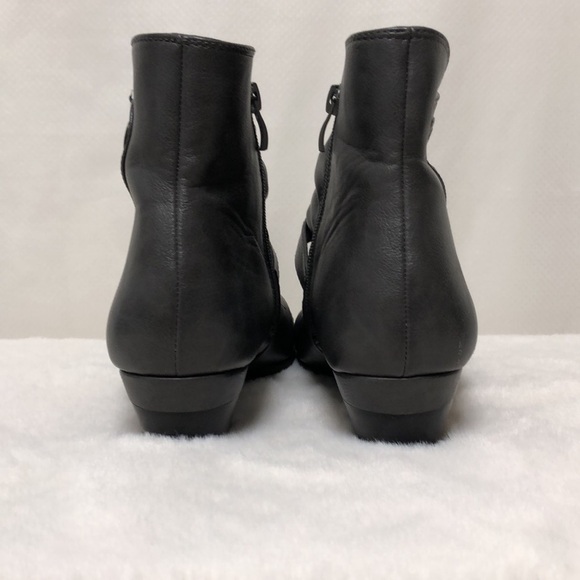 Vangelo Lined Booties - Picture 5 of 13